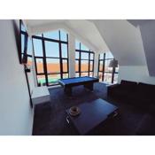 Loft Apartment - Sleeps 6 - Free Parking - Pool Table - Close to City Centre