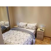 London Luxury Apartment 4 Bedroom Sleeps 12 people with 4 Bathrooms 1 Min walk from Station