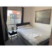 Lovely 2 Bed, 2 Toilet Apartment. Week/Month Stay Close To City Centre + Parking & Balcony