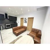 Lovely 2 bed flat by city centre & restaurants