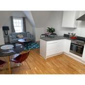 Lovely 2-bed flat with well equipped kitchen