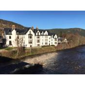 Lovely 2 bedroom apt in Ballater on the River Dee