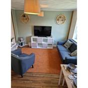Lovely 2 bedroom serviced apartment with parking