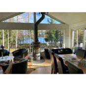 Lovely holiday home with its own lake plot and panoramic view of Rasjon