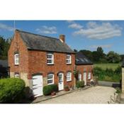 Lovely quiet cottage in Kemerton!
