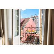 LovelyStay - Sunny flat w/ balcony overseeing Graca and River