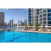 Luxe Dubai Downtown Apartment with pool & canal view-DAMAC PRIVE