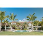 Luxurious fully-staffed villa with amazing view in exclusive golf & beach resort