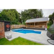 Luxurious winter or summer 32c heated Pool private Hot tub & bar deal kent