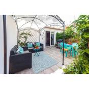 Luxury 2-Bed Garden Apartment in Pinoso