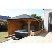 Luxury 3 bed house with hot tub!