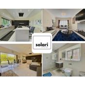 Luxury 6 Bedroom Contractor x Relocator House Super Fast WiFi, Gym, Free Parking, On Private Estate - Big Savings On Long Stays