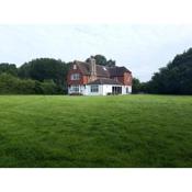 Luxury 7 Bed Family Home 3 Acre Plot Secluded Yet Near City