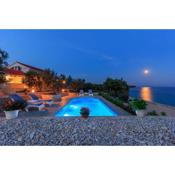 Luxury Beachfront Villa Dalmatino Trogir with private pool right at the beach in Okrug Gornji - Ciovo