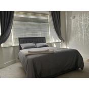 Luxury Double Bedroom for professionals