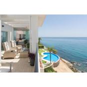 Luxury sea frontline 3-bedroom duplex penthouse