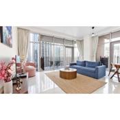 Luxury Staycation - Huge 2 Bedroom Lavish Apartment With Balcony