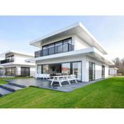 Luxury villa in Zeewolde at the waterfront with jetty
