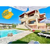 Luxury Villa Makris with private heatable pool