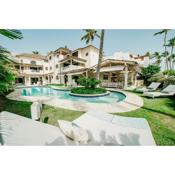 Luxury Villa on the Los Corales Beach, Playa Bavar