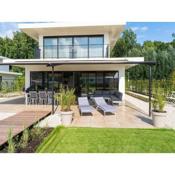 Luxury water villa in Harderwold with jetty and large garden