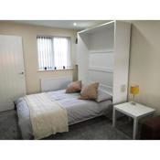 M60 Modern Studio Appartment with free parking