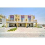 Magnificent 3BR Townhouse at DAMAC Hills 2, Dubailand by Deluxe Holiday Homes