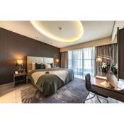 Manzil - Lavish 1BR Apartment with pool in Damac Paramount Tower