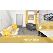 Mars House by YourStays, 3 bed house with 3 bathrooms, City location, near the Peak District, BOOK NOW!