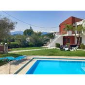 Mati- Cozy apartment- Close to the beach of Almyrida with a shared Pool