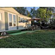 Mobile home with shared garden and pool