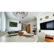 Modern 2 Bedroom Apartment 200m from Beach