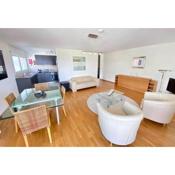 Modern, bright and spacious 3 bedrooms 2 bathrooms