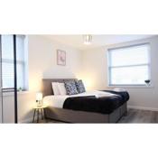 Modern Contractors & Family Apartment - Central Location inc Private Parking