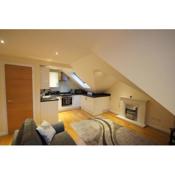Modern, Cosy Apartment In Bearsden with Private Parking