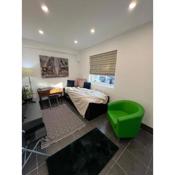 Modern flat in central Egham by Windsor Castle, Staines-Upon-Thames and Heathrow Airport
