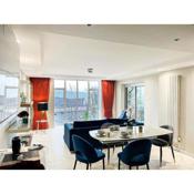 Modern Luxurious Apartment w/ Patio Balcony & View