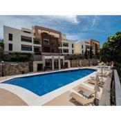 Modern & Stylish Resort Apartment with panoramic views, WIFI and free parking
