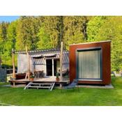 Modernes Tiny House am Wald