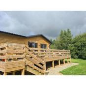 New 3 bedroom chalet with private access to beach