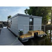 New houseboat 2 bedrooms