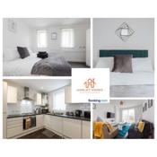 Newbuild 4bed - City Centre - Free secure parking! By Hinkley Homes Short Lets & Serviced Accommodation