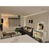 Newly Refurbished Apartment with private parking