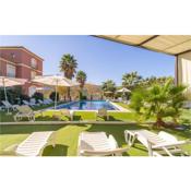 Nice apartment in Baena with Outdoor swimming pool, WiFi and 3 Bedrooms