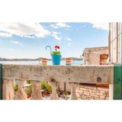 Nice apartment in Sibenik with WiFi and 3 Bedrooms