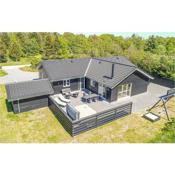 Nice home in Blåvand w/ Jacuzzi, Sauna and 5 Bedrooms