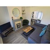 No 51 - Spacious 3 Bed Home - Free Parking - Wi-Fi - Contractors