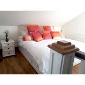 One bedroom appartement with city view balcony and wifi at Galway 1 km away from the beach