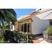 One bedroom bungalow with sea view enclosed garden and wifi at Funchal 1 km away from the beach