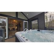 P57 - Riverside Family Pod with Hot Tub